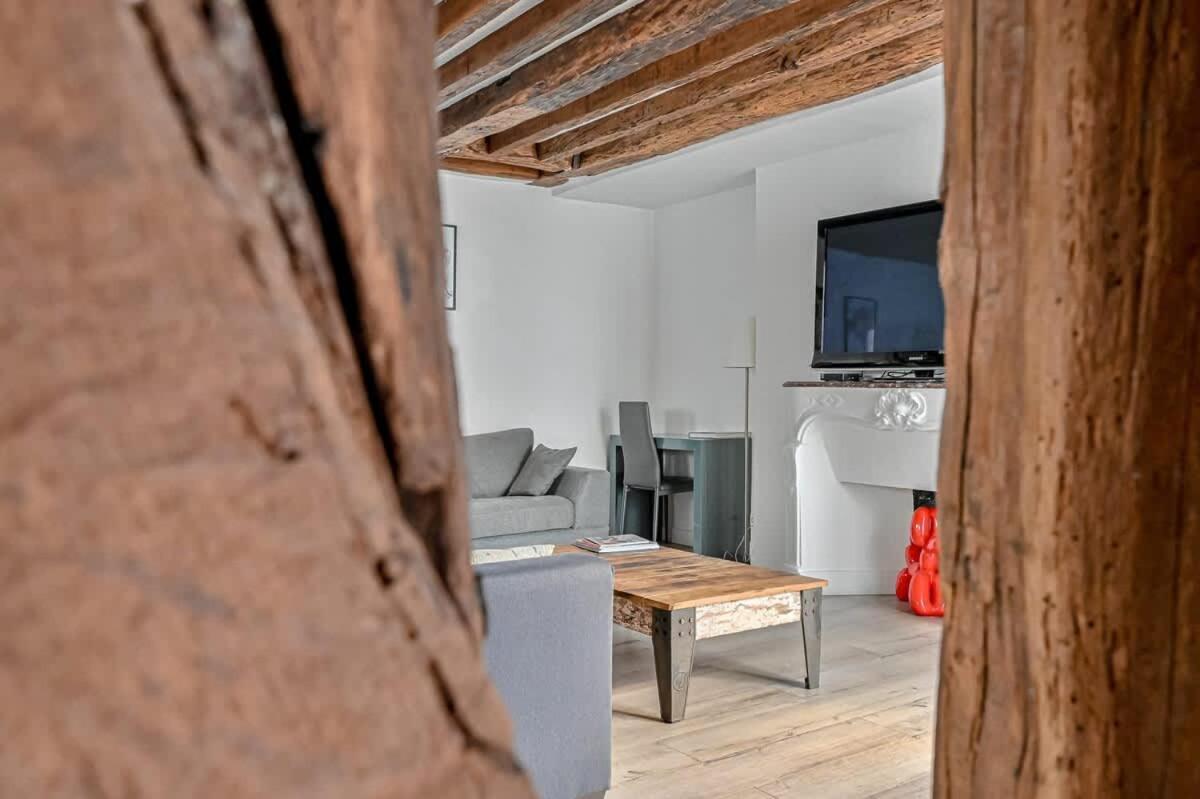 Appartement Grand 2 Pieces Typique Du Marais - Flat-guest Paris